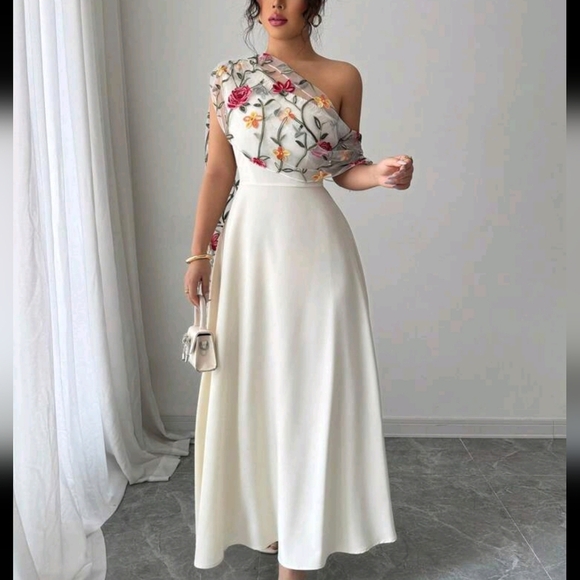 Elegant French Style Asymmetric Neckline Mesh Embroidered Flared Hem Maxi Dress - Picture 3 of 4